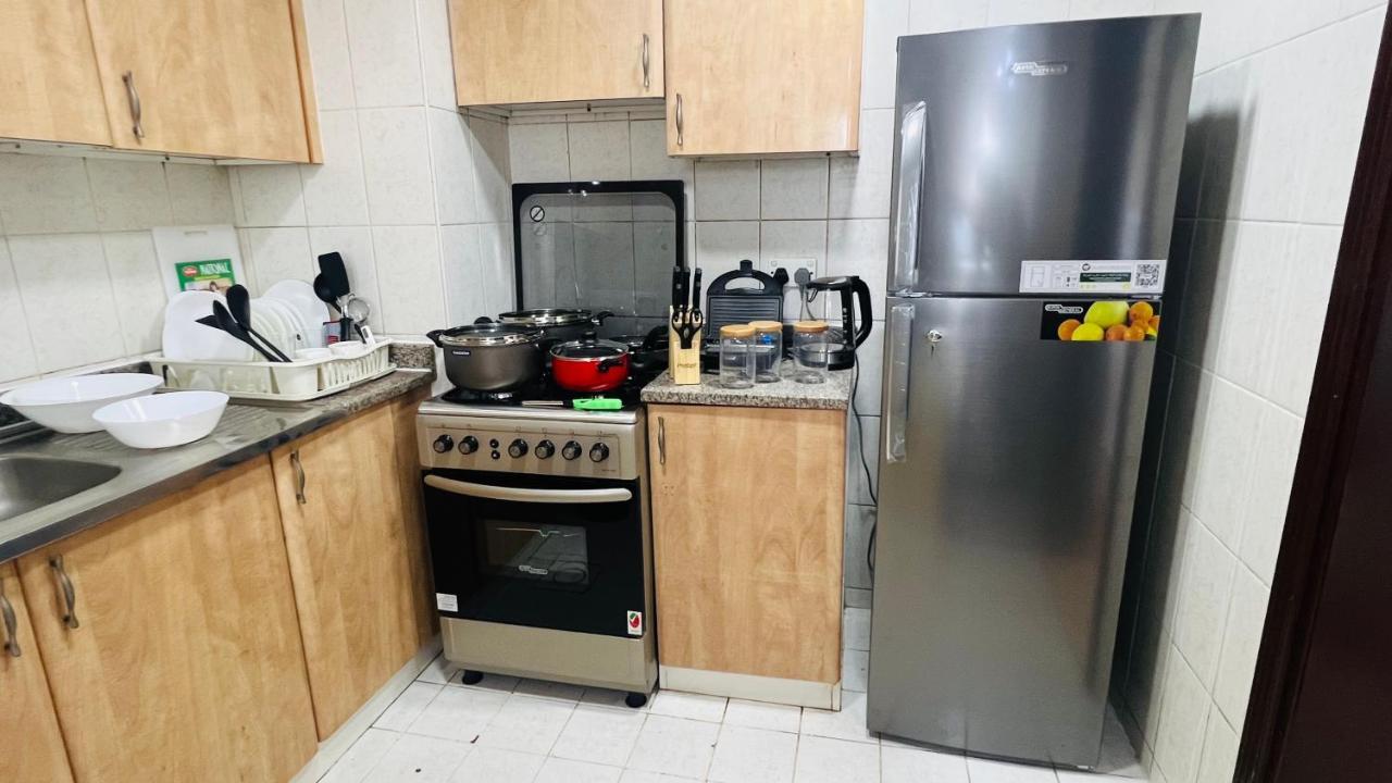 Newly Furnished Cozy One Bed Room Apartment 2 Bathroom City View Dubai Exterior photo